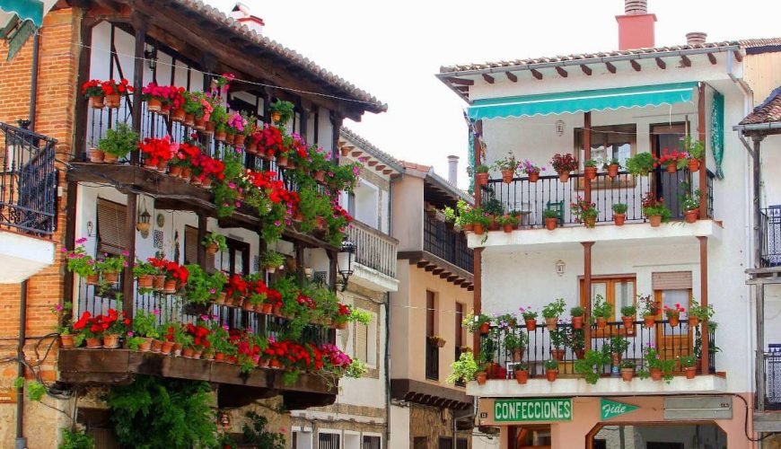 Qué hacer en Ávila, casa-flores-candeleda