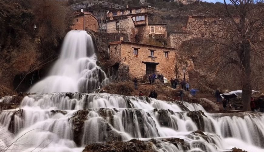 Qué hacer en Burgos orbaneja-del-castillo-cascada