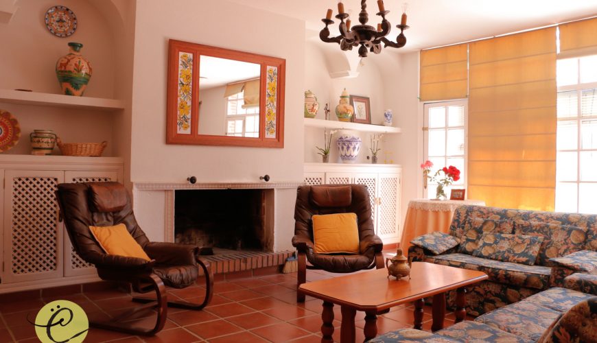 Salón con chimenea Casa Rural Carmen
