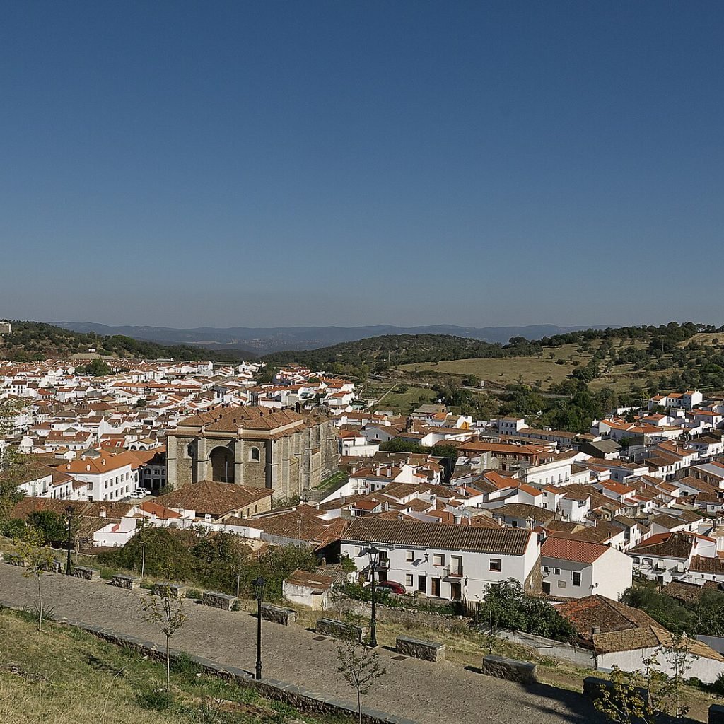 Panorámica de Aracena y su entorno serrano, en Huelva.