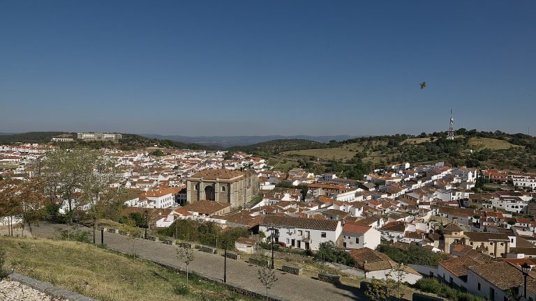Panorámica de Aracena y su entorno serrano, en Huelva.