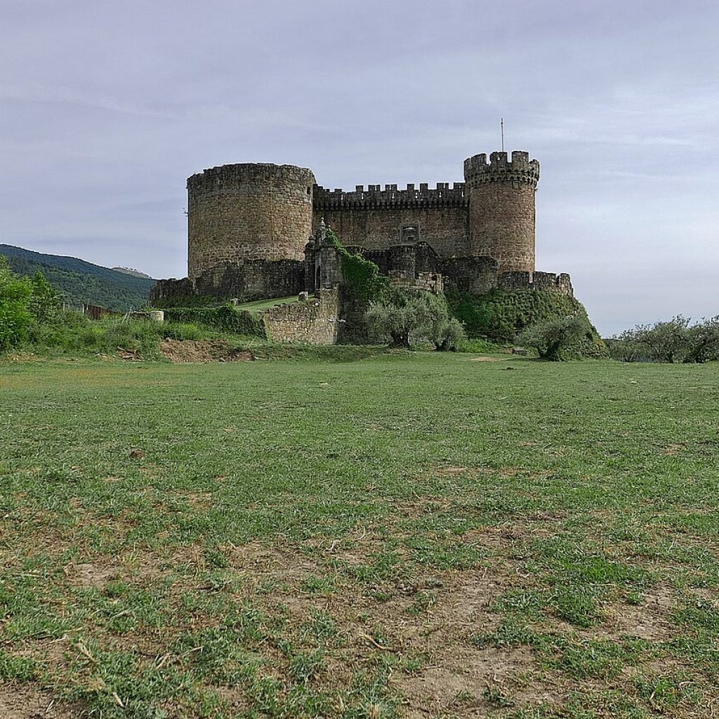 Exterior del castillo de Mombeltrán, Valle del Tiétar