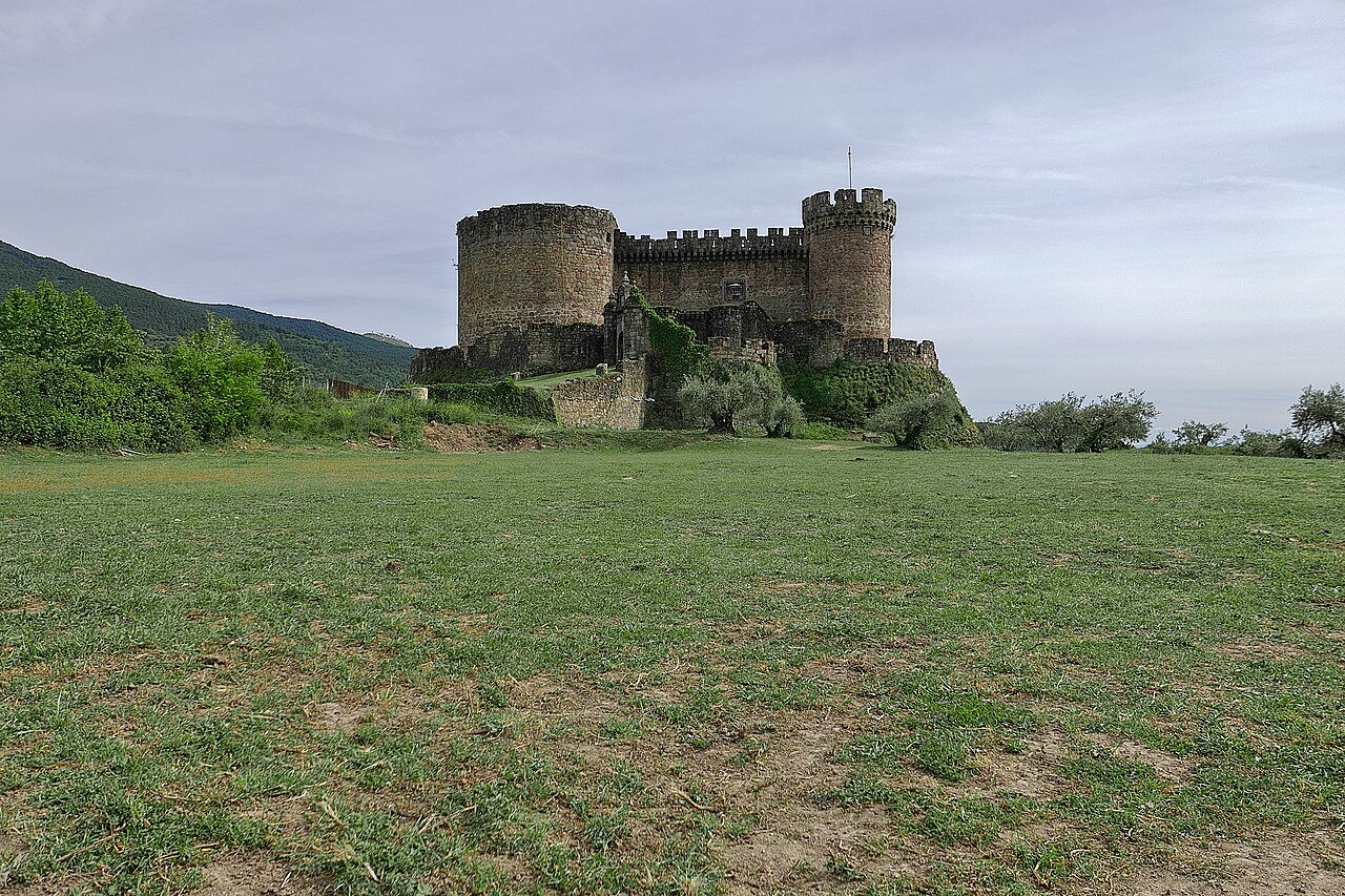 Exterior del castillo de Mombeltrán, Valle del Tiétar